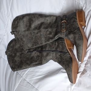 Band New Wide Cafe Ladies Boots